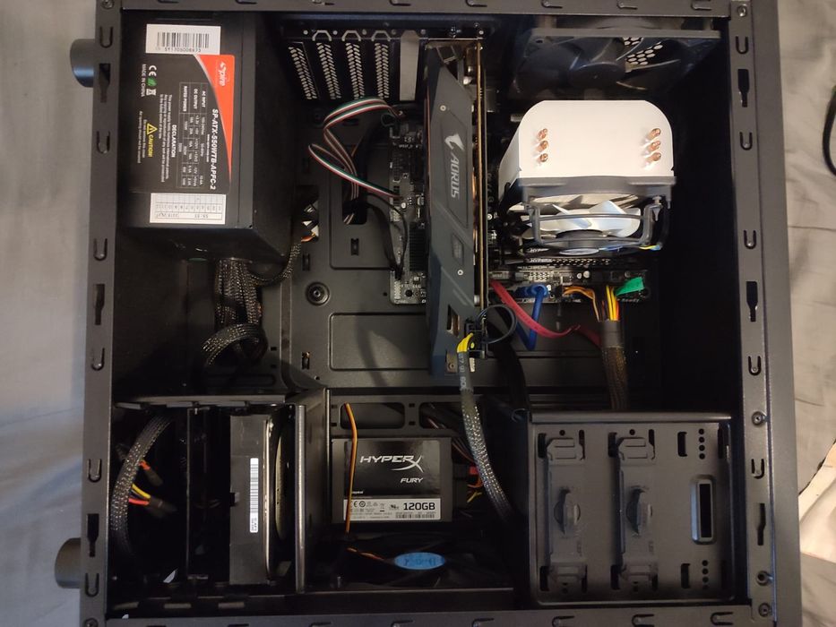 Vand calculator gaming procesor Intel i5 7500 sau cu procesor Intel i5  6600k   P.V. MSI Armor RX 580  4Gb
HDD WD 750GB.
Sursa 500W    
HDD WD 750GB.