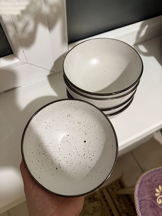 Тарелки, кесе, приборы