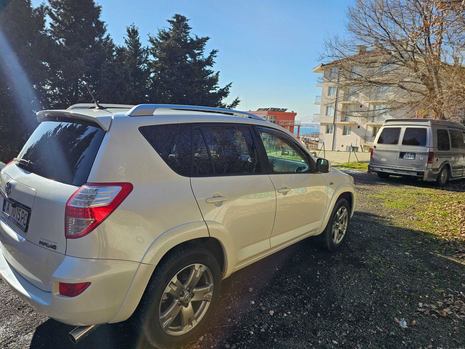 Кола Toyota RAV-4