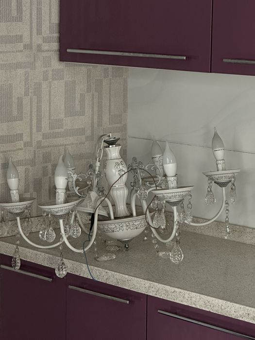 Люстра целая. Рабочая