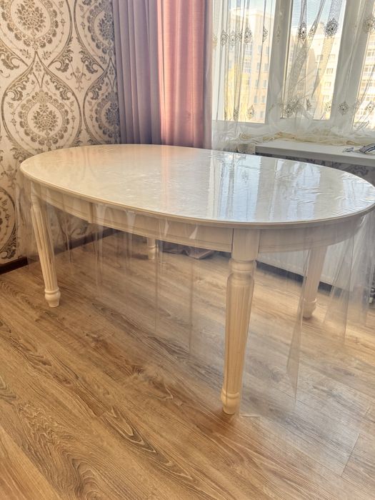 Продам стол обеденный