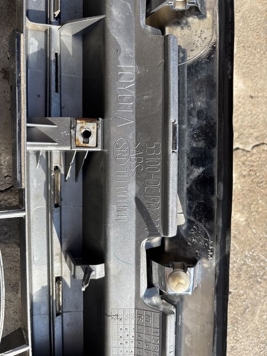 Решетка ридиатора тойата тундра