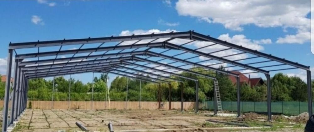Structură metalică solidă pentru adăpost de utilaje agricole sau depoz