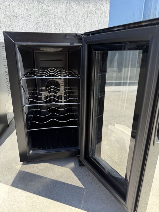 Малка хладилна витрина с вентилтор