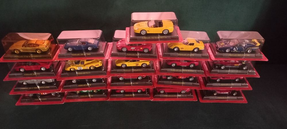 Ferrari  scara 1:43