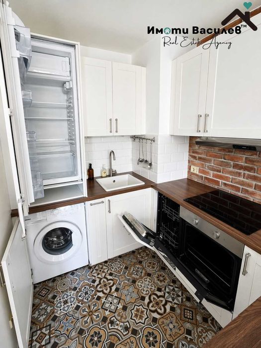 Продава се Двустаен апартамент в София, Център - 70 кв.м за 2259 €/кв.м - Снимка #2