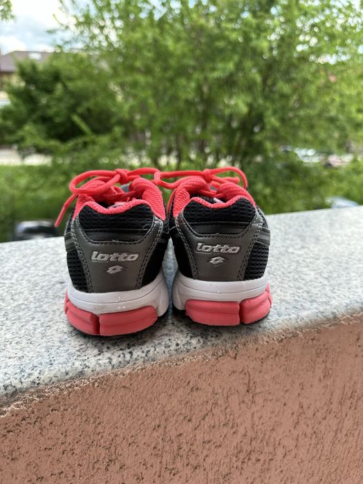 ncaltari Lotto marimea 37