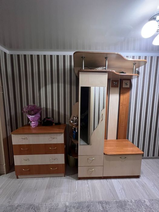 Продам прихожую и комод