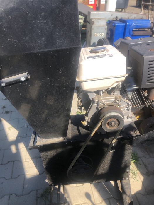 Tocator Crengi cu motor 13 cp si  tocator electric