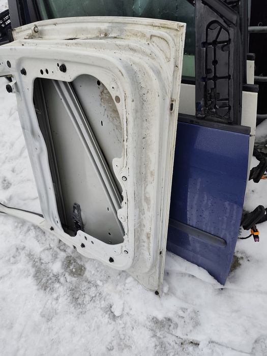 Ușa stanga fata Volkswagen Caddy