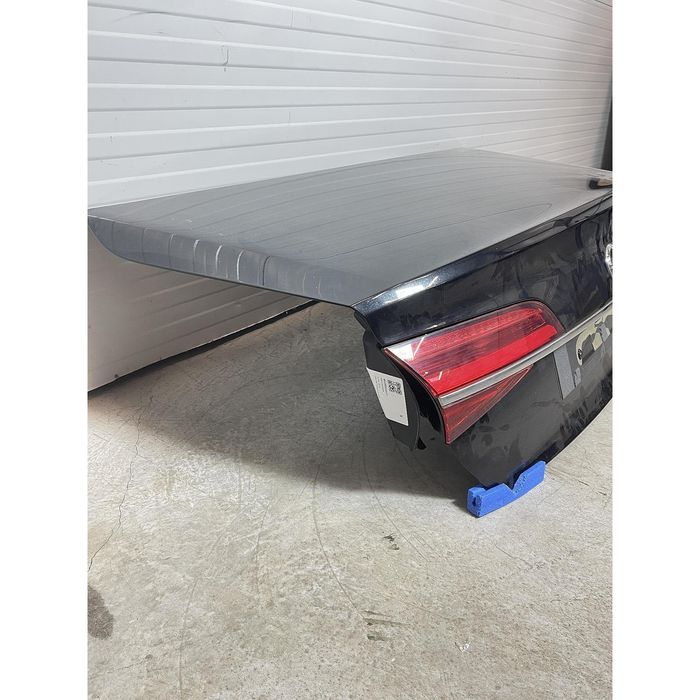 Заден капак със стопове за audi a8 d4 4h - 4h0827023l