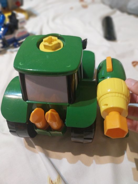 Vând tractor ca nou