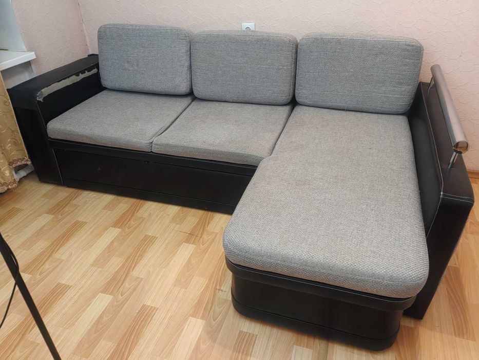 Продам диван угловой