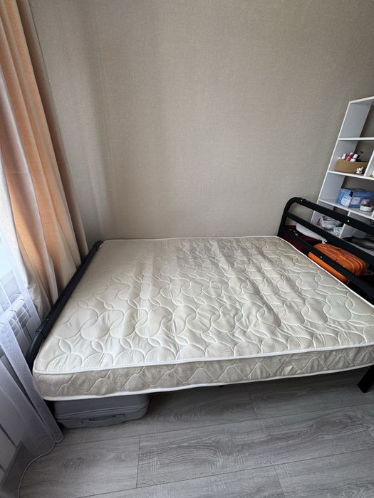 Кровать полутораспальная,