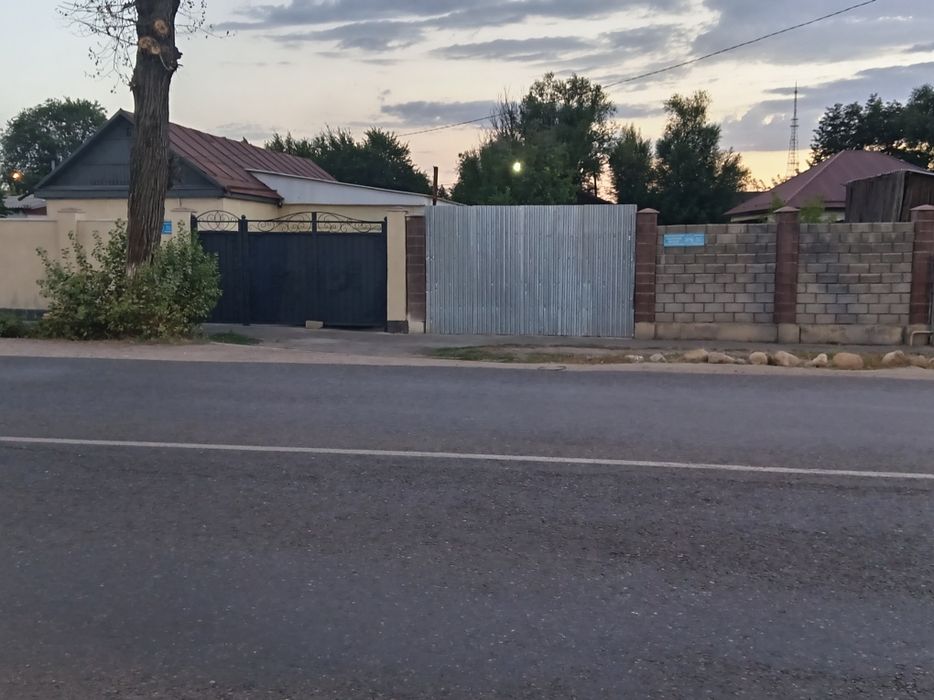 Дом с участком земли