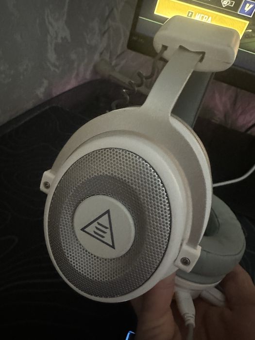 Продам игровые наушники с микрофоном