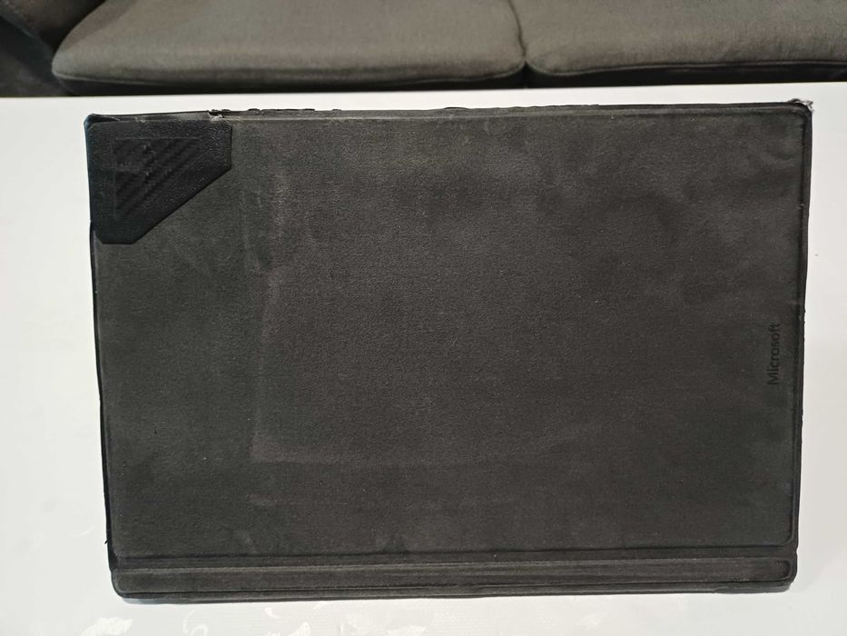 Microsoft Surface Pro 4 i5 8 GB RAM 256 GB SSD с клавиатура и работещ