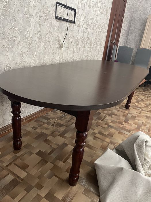 Продам стол со стульями срочно