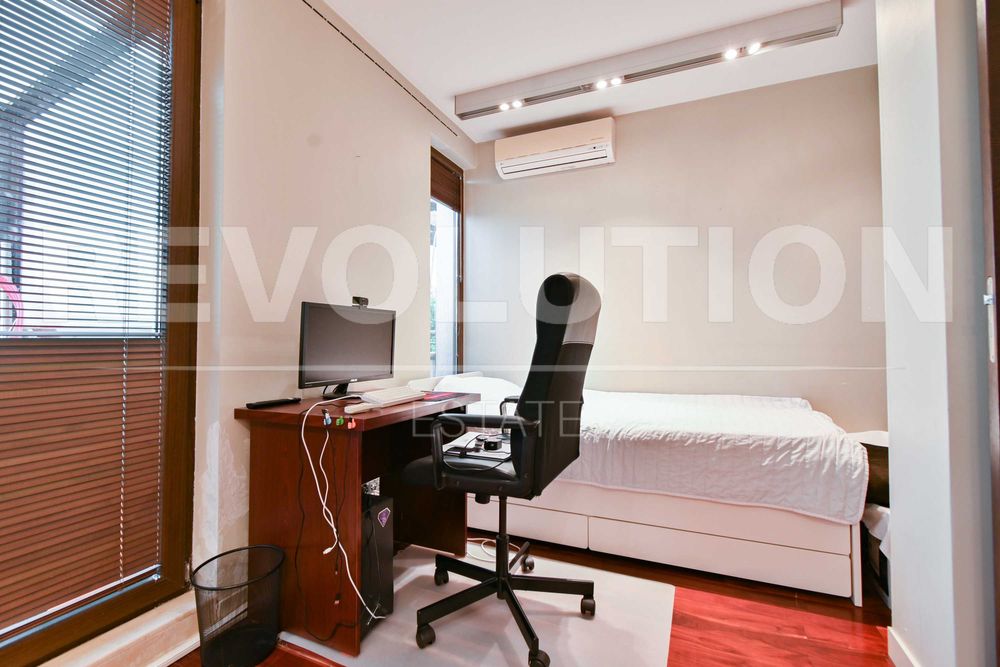 Продава се Четиристаен апартамент в София, Витоша - 220 кв.м за 1955 €/кв.м - Снимка #8