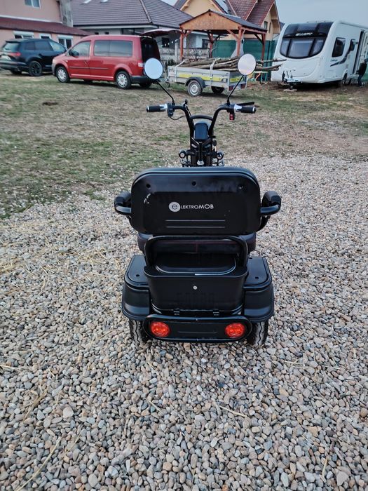 Triciclu electric 2 locuri 100 km aproape Nou 4 chei încărcător Alarma