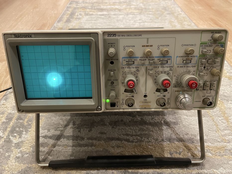 Osciloscop profesional Tektronix 2235