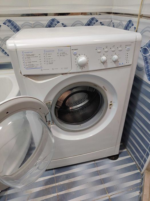 Стиральная машина Indesit - IWC6085 (Требует ремонта)