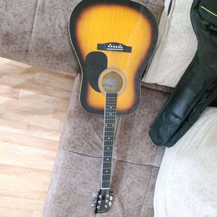 Продам гитару акустическую