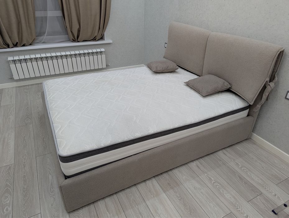 Двуспальная кровать