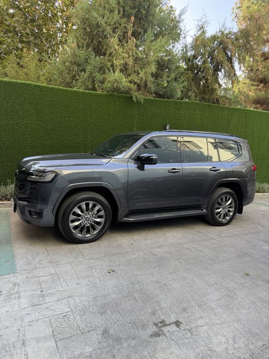 Toyota land cruiser 300