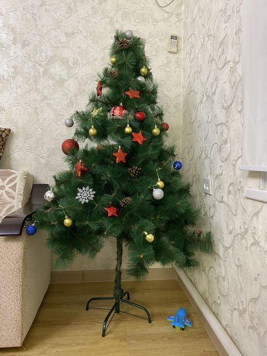 ёлка с игрушками