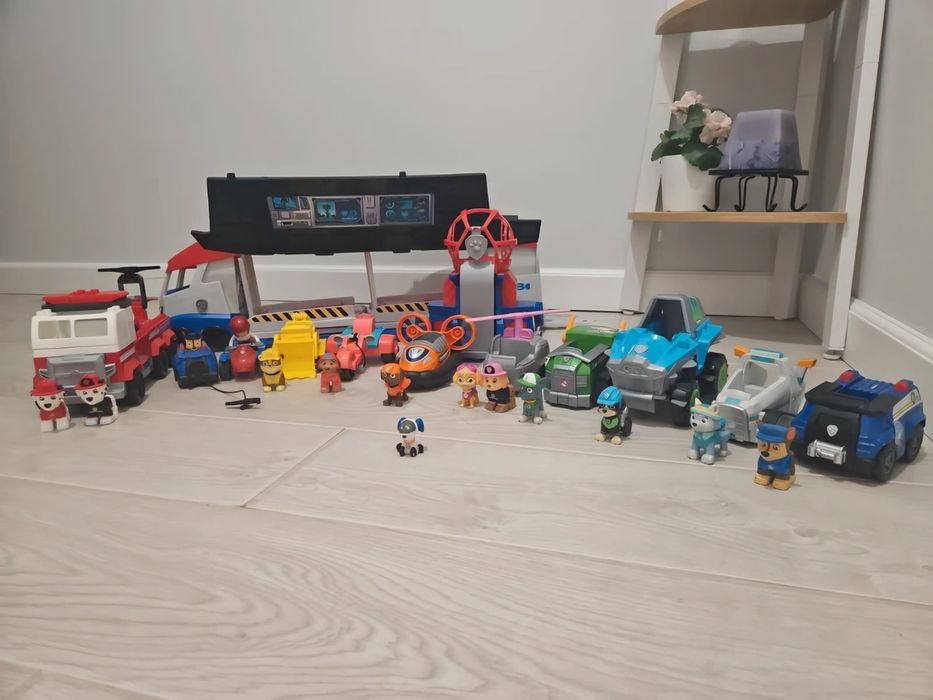Vand colectie Paw Patrol (PAW Patroler si restul catelusilor)