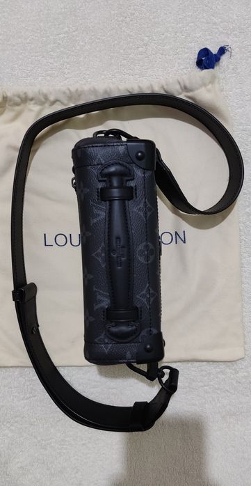 Барсетка Louis Vuitton.