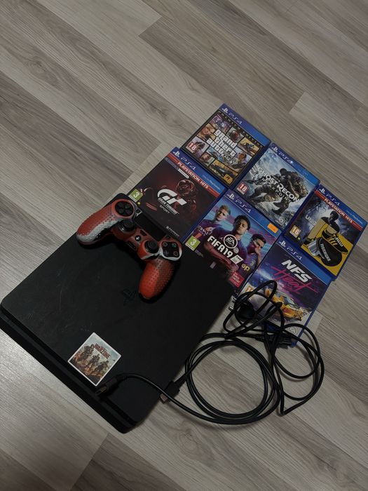 Продавам ps4 slim