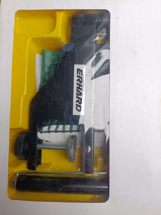 Устройство и мрежа за тенис на маса.