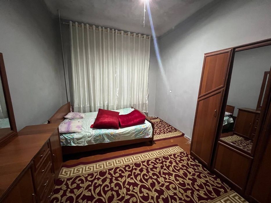 Сдается 2x комнатная квартира 
C обстановкой 
В годе Алмалыке