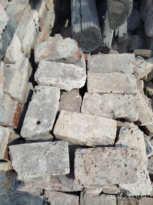 Продам б/у кирпич