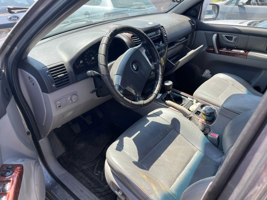 Dezmembrez KIA Sorento 2003 gri inchis diesel