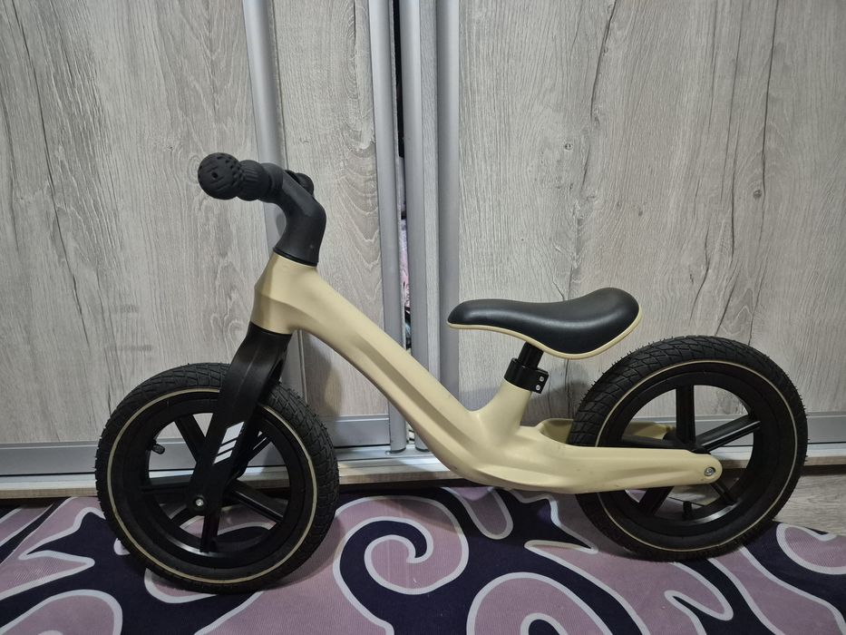 Продам беговел детский