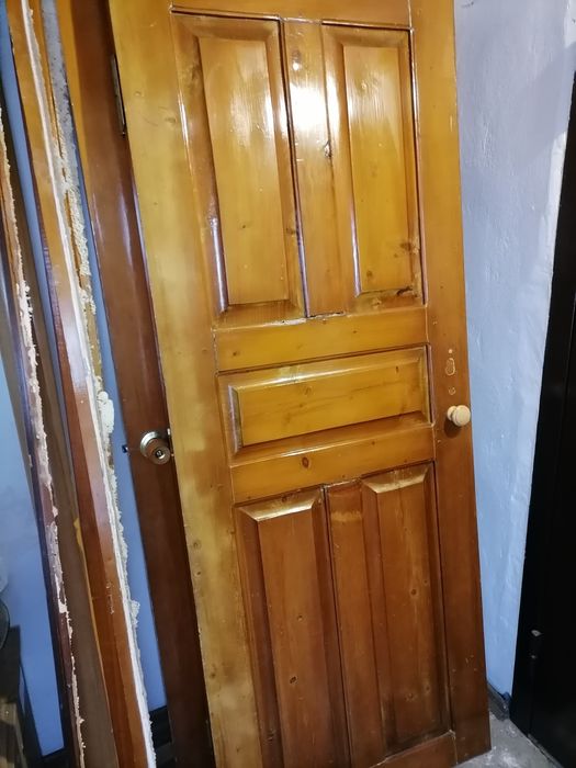 Продам двери деревянные межкомнатные 4 шт