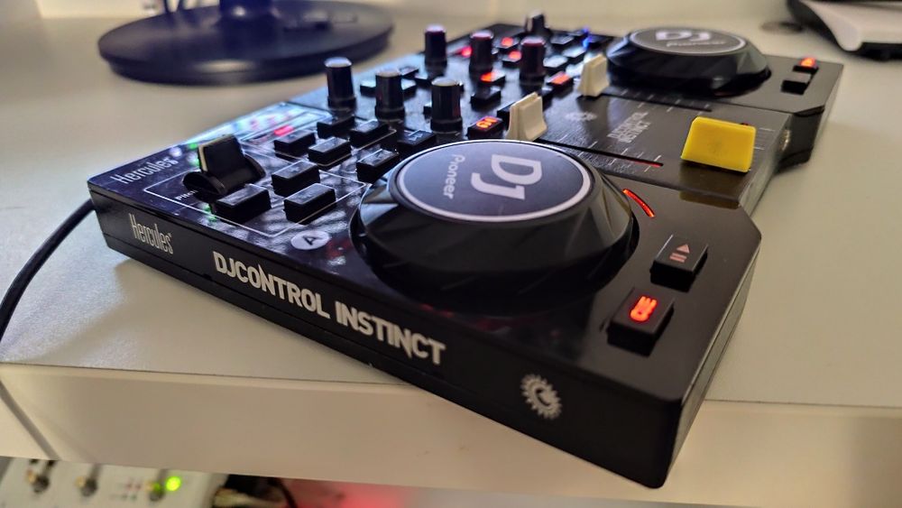 Consola Hercules Dj Control Instinct
