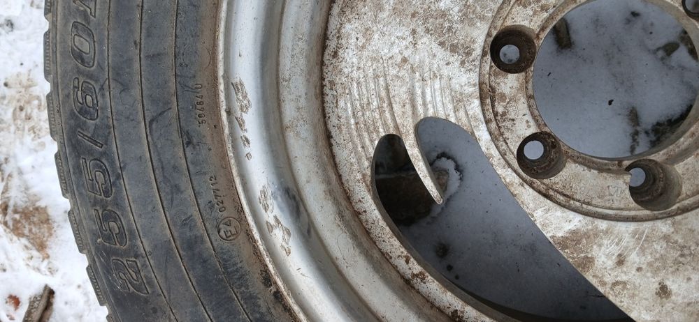 Продам два диска с резиной на 17