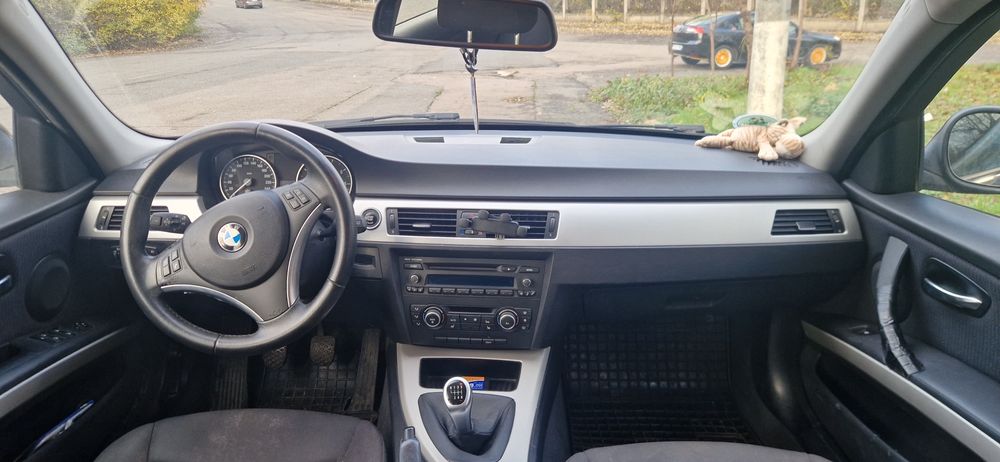 BMW E90 318i, facelift