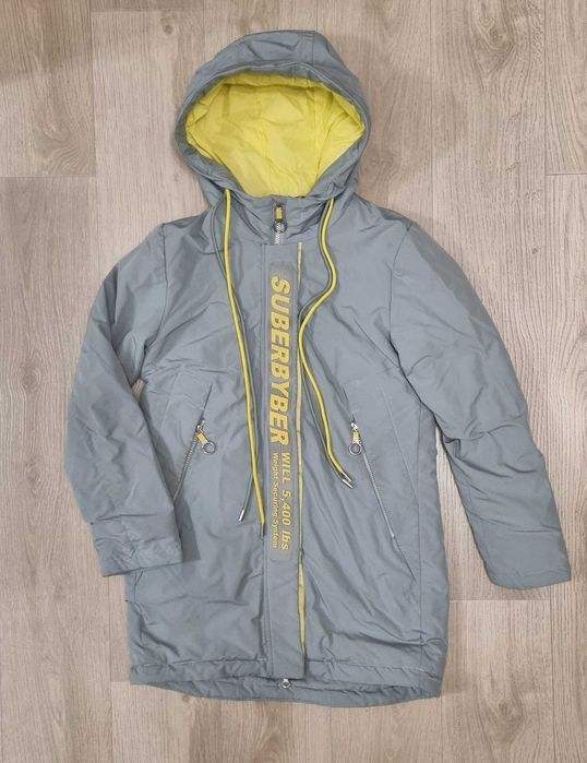 Продам демисезонную куртку на девочку