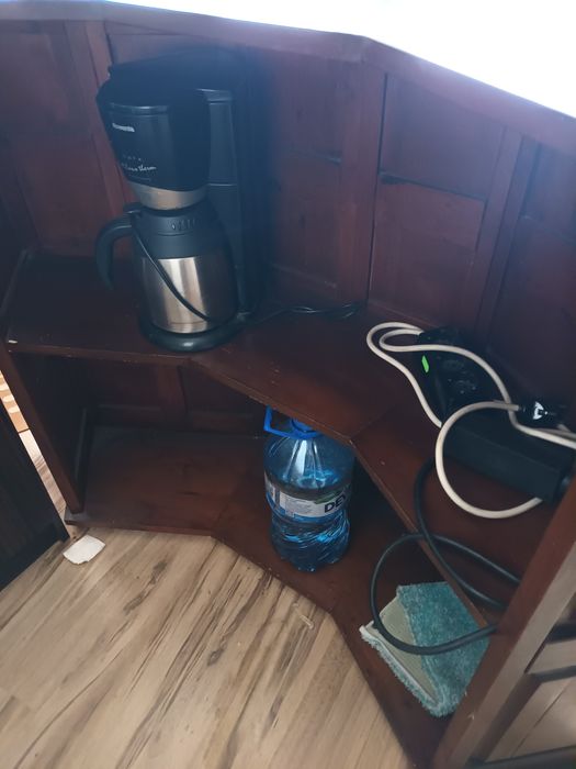 Комплект ъглова витрина и барплот с два дтола