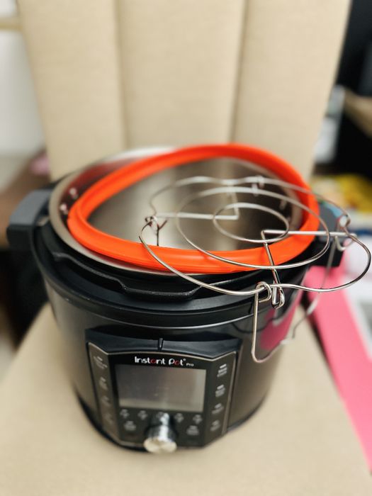 Multicooker Instant Pot Pro6 ca nou,garantie2027, putin folosit