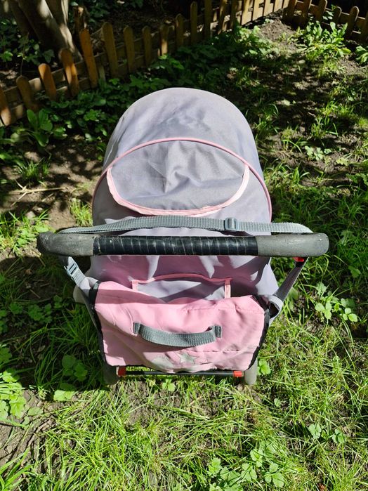 Количка ,плюс дрешки и шише87997 
 2977...