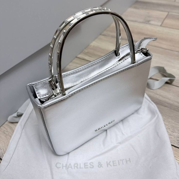 Продается сумка от Charles & Keith