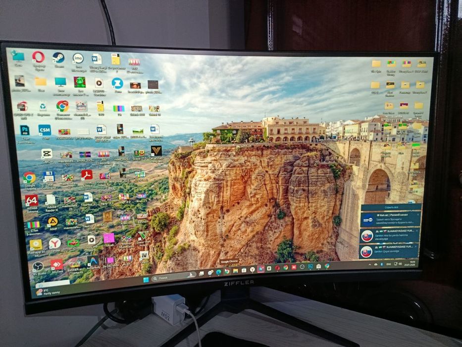 Монитор, Клавиатура, Мышка и наушники.