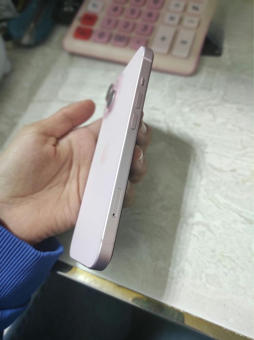 Iphone 15 розовый