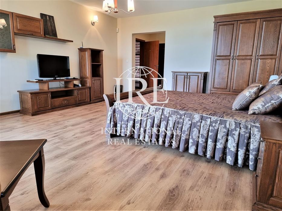 Забележителен имот в тоскански стил на брега на морето! Спираща дъха